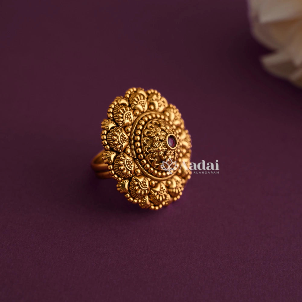 Non Idol Floral Finger Ring