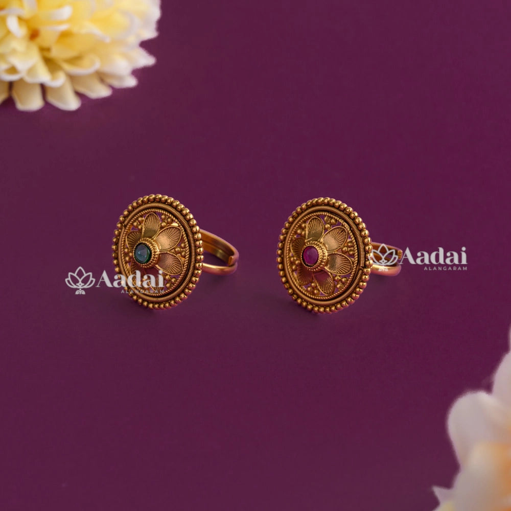 Antique Flower Adjustable Finger Ring