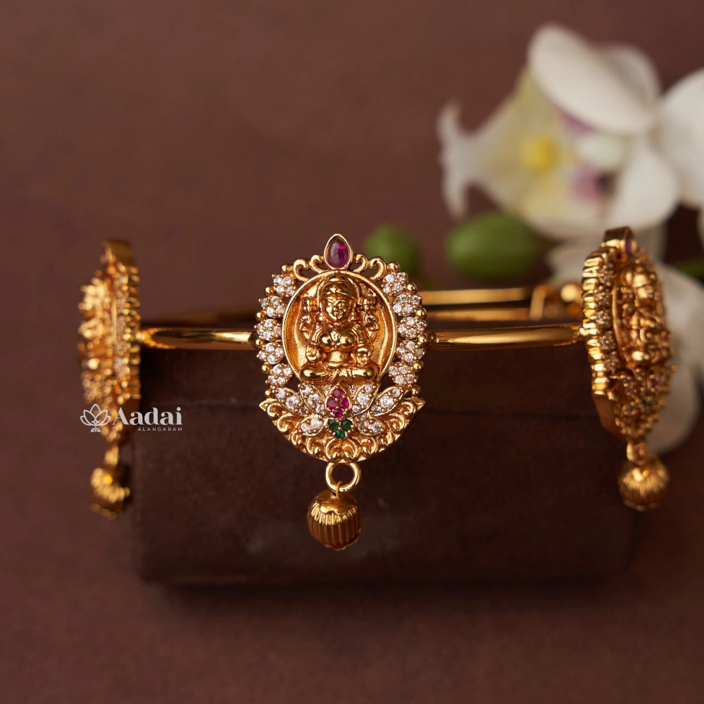 Lakshmi pendant armlet