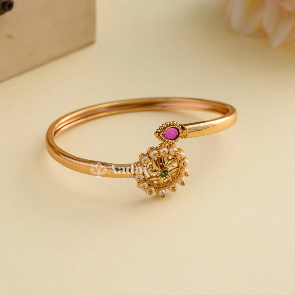 Round Pearl Gold Look Alike Bracelet