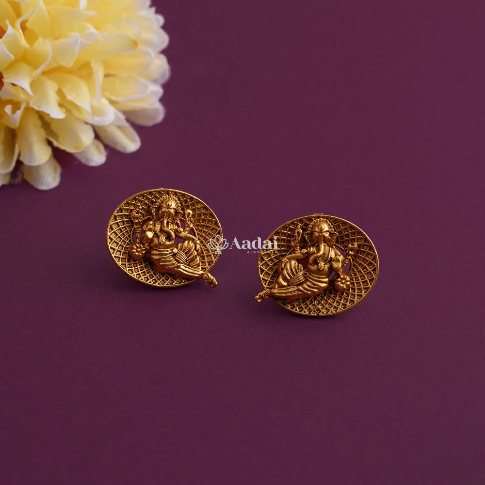 Inticatedly desgined vinayagar chain set
