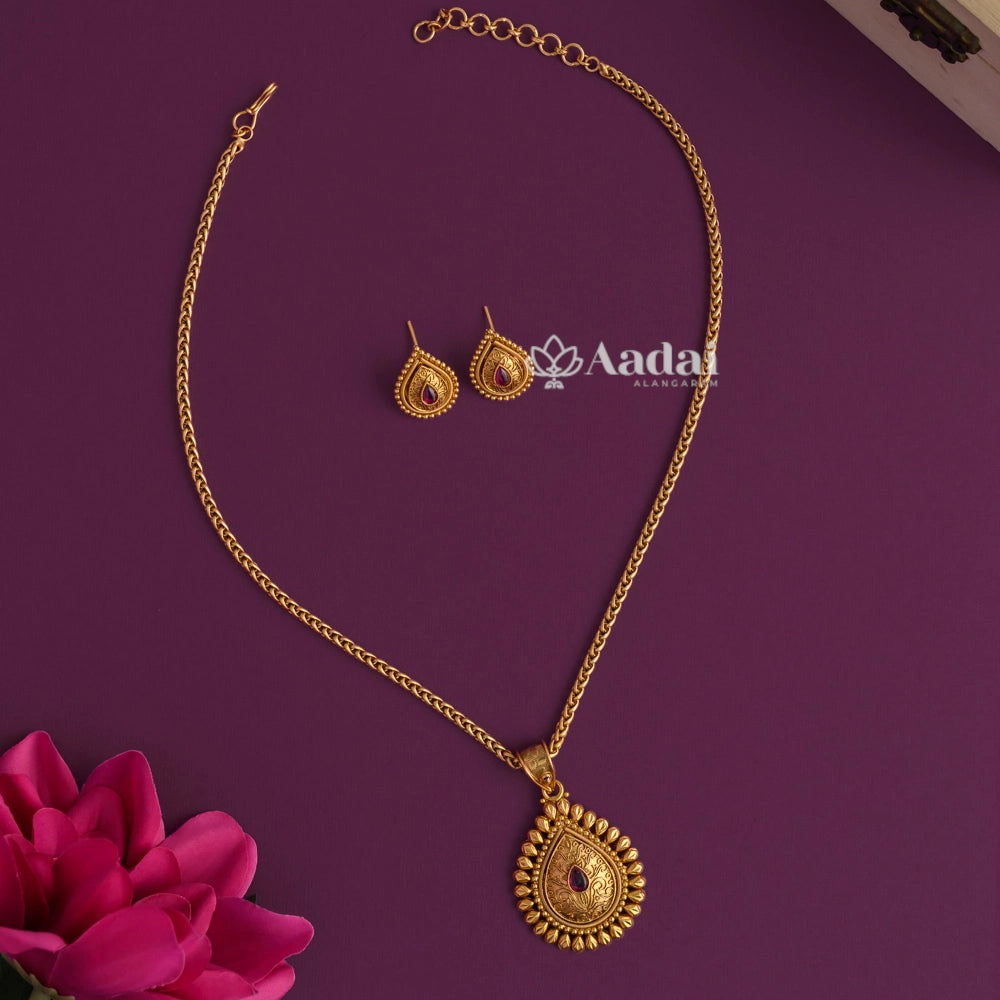 Govi Shape Simple Pendant Chain Set