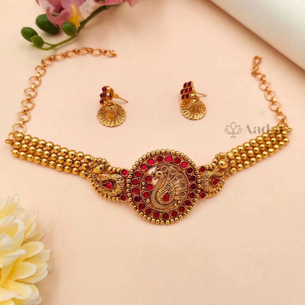 Round Peacock choker
