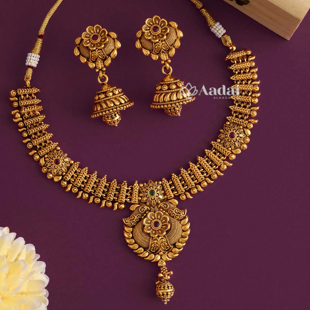 Intricately Designed Non Idol Necklace