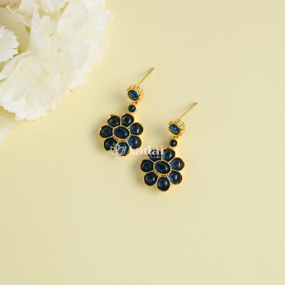 Exorbitant Kemp Floral Necklace - Blue