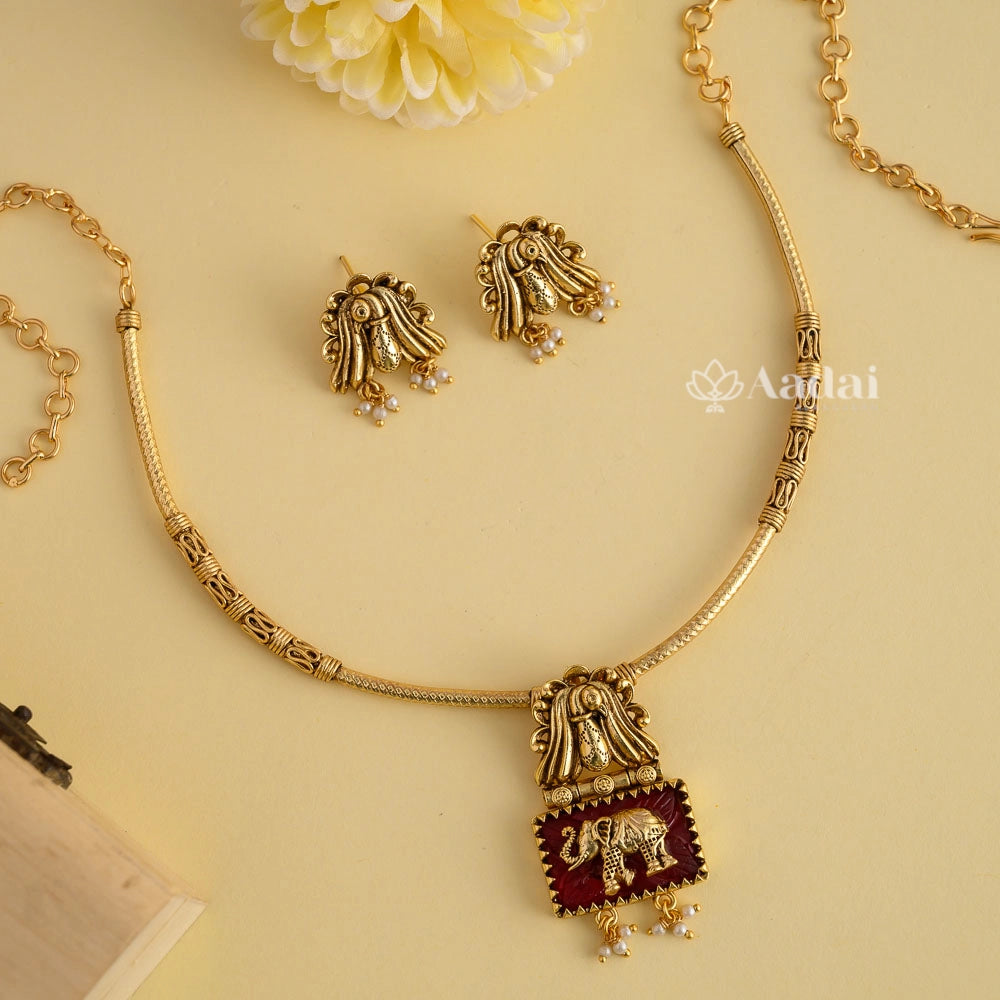 Elephant With Peacock Agate Stone Kanthi Necklace - Ruby