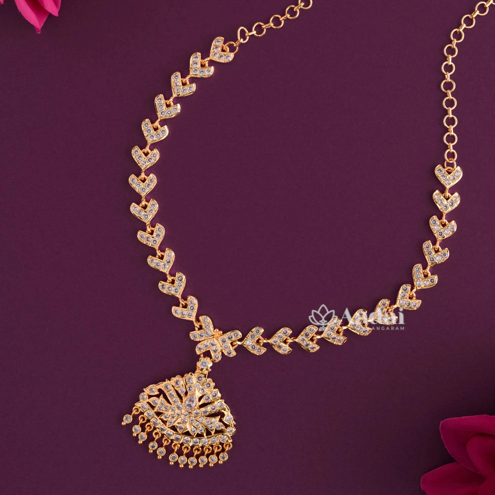 Vintage Style Sparkling Necklace