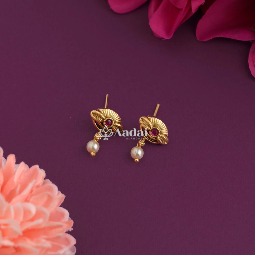 Exorbitant Stylish Necklace