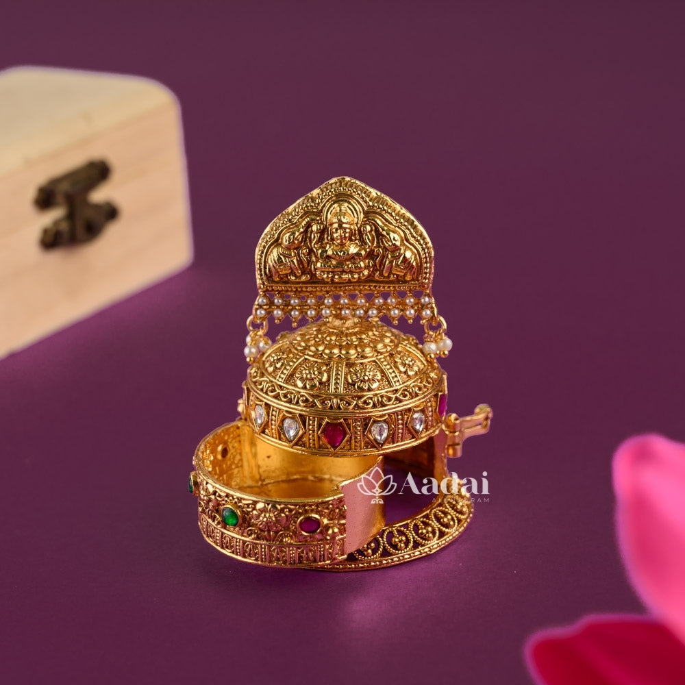 Aishwaryam Gaja Lakshmi Kumkum Box