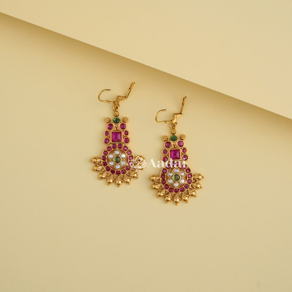 Curvaceous Kemp Hook Earring