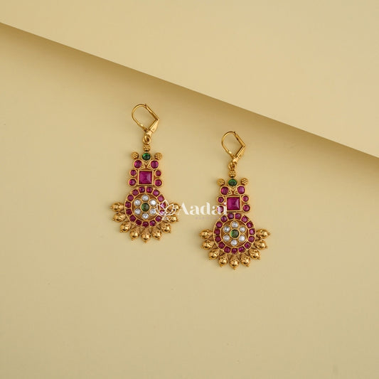 Curvaceous Kemp Hook Earring