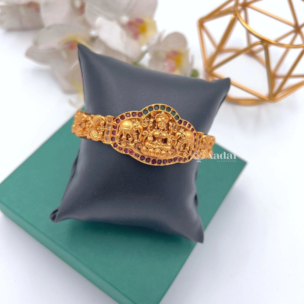 Posturing nagas lakshmi kada bangle