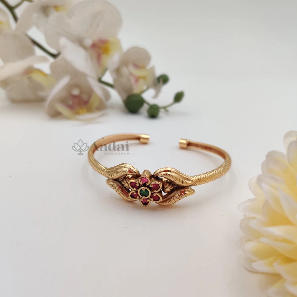 Floral design bracelet