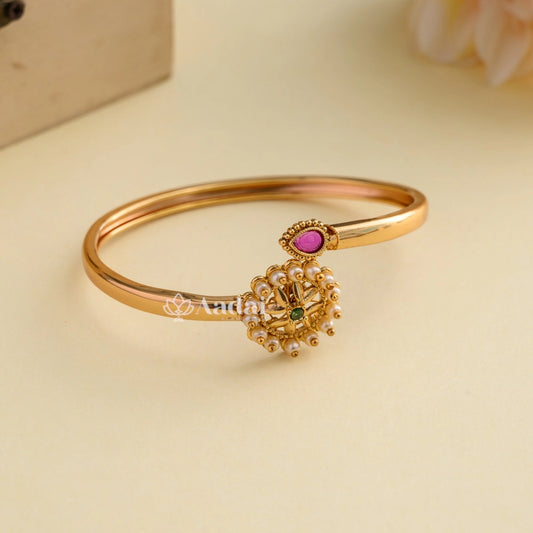 Round Pearl Gold Look Alike Bracelet