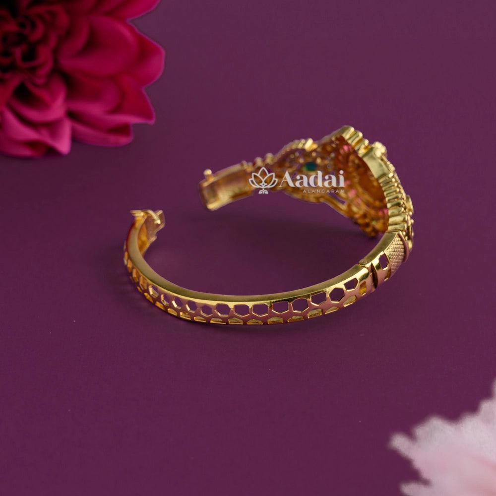 Nouvelle Lakshmi Kada Bracelet