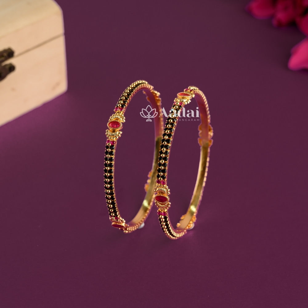 Heirloom AD Black Bangle