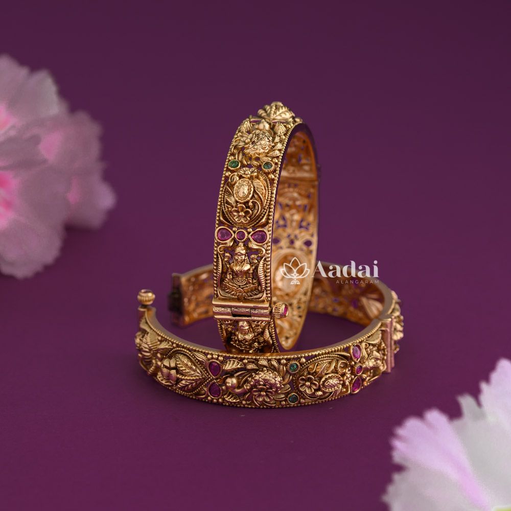 Ensemble Antique Kada Bangle 