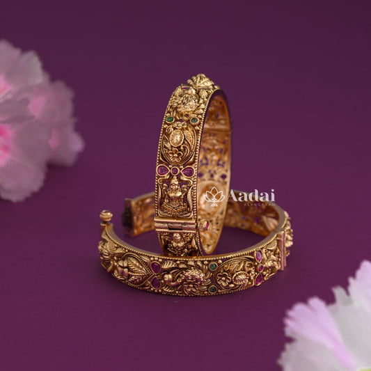 Ensemble Antique Kada Bangle 