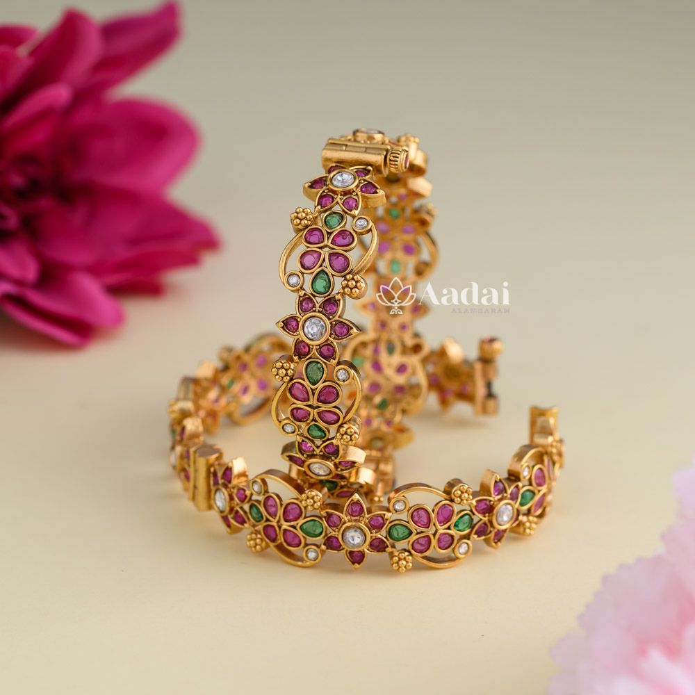 Exorbitant Floral Kemp Bangle