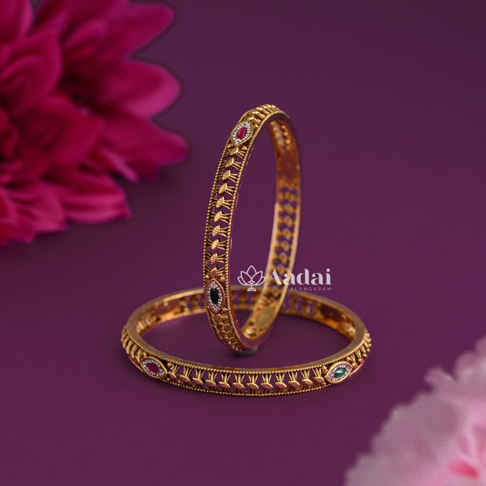 Voguish Antique With Swarovski Bangle