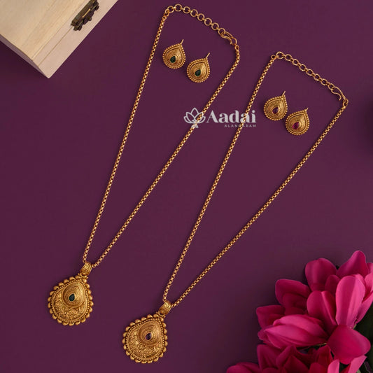 Simple Chain With Pendant Set