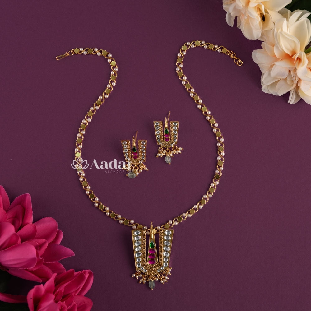 Jadau Kundan Namam Pendant Chain 