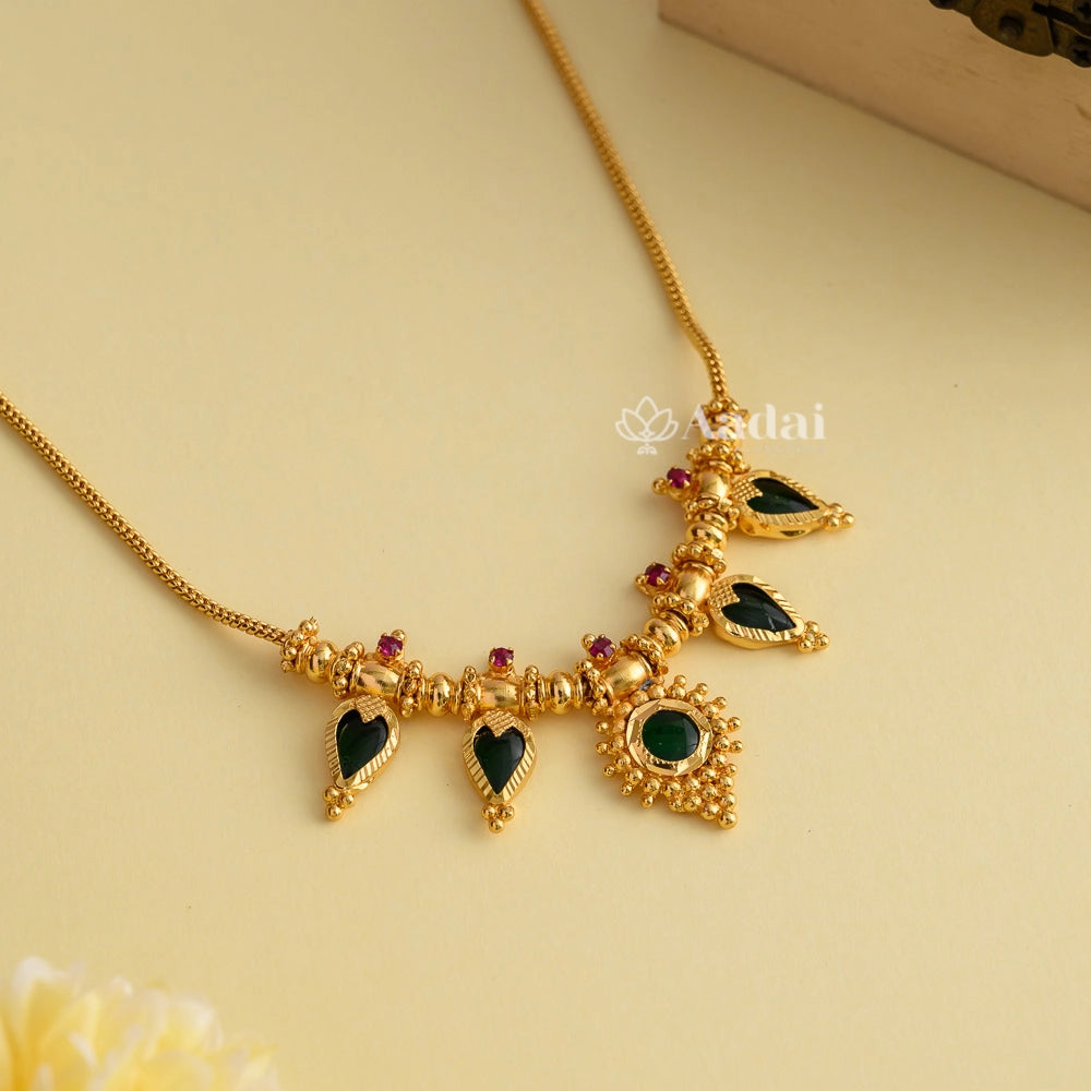 Govi Shape Palakka Necklace 