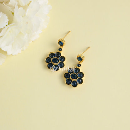 Exorbitant Kemp Floral Necklace - Blue