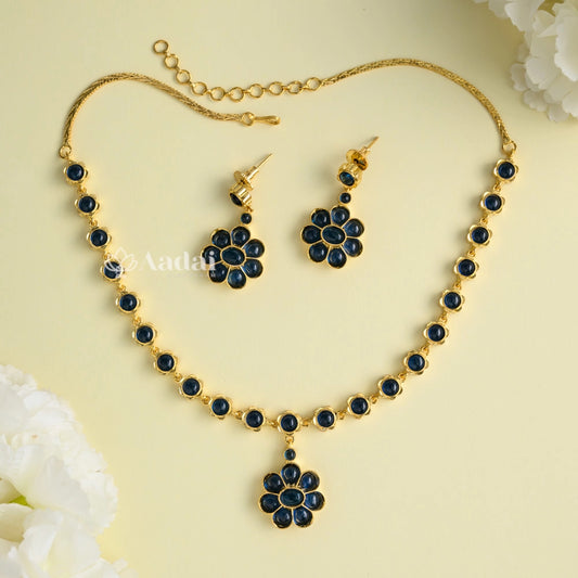 Exorbitant Kemp Floral Necklace - Blue