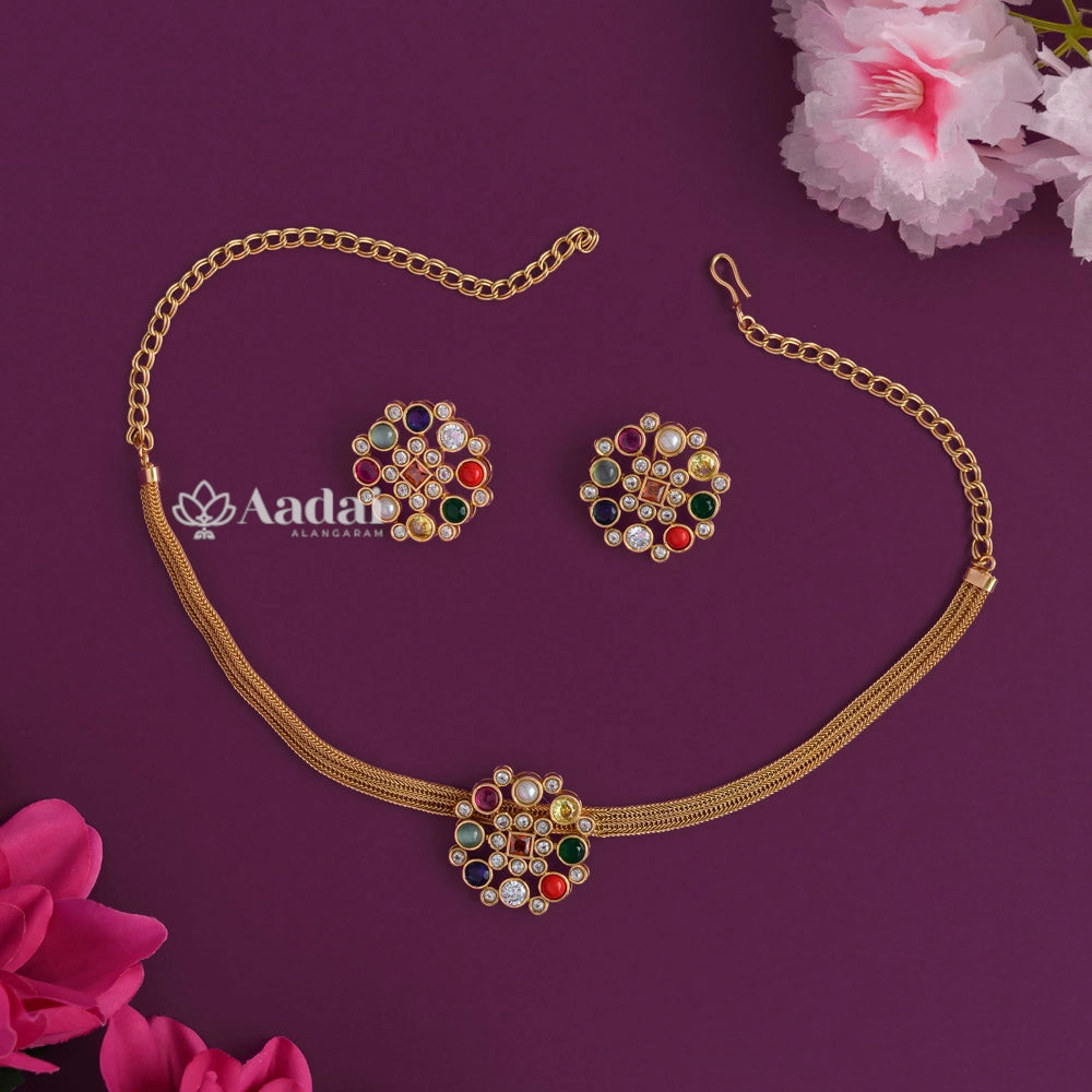 Imposing Navarathana Pendant Attigai