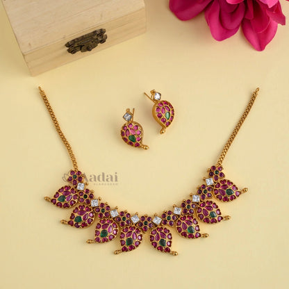 Antique Kemp Manga Necklace