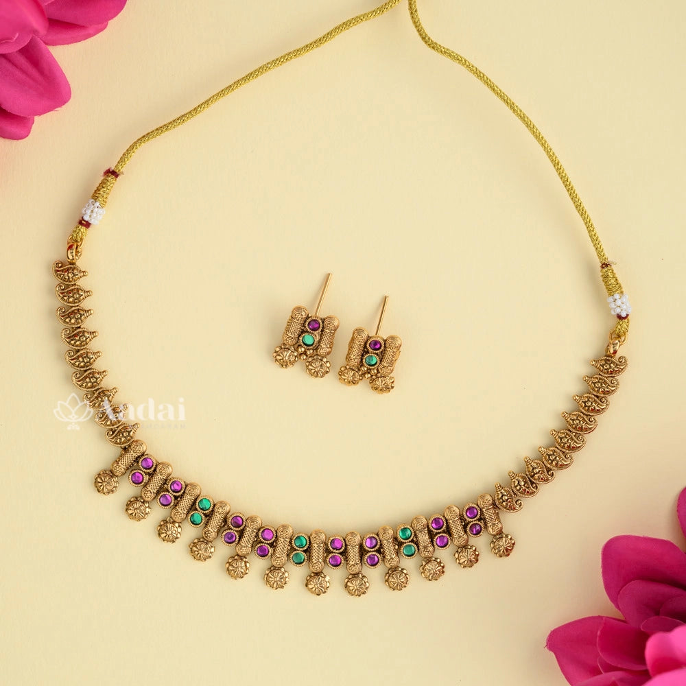 Sculpted Cute Necklace