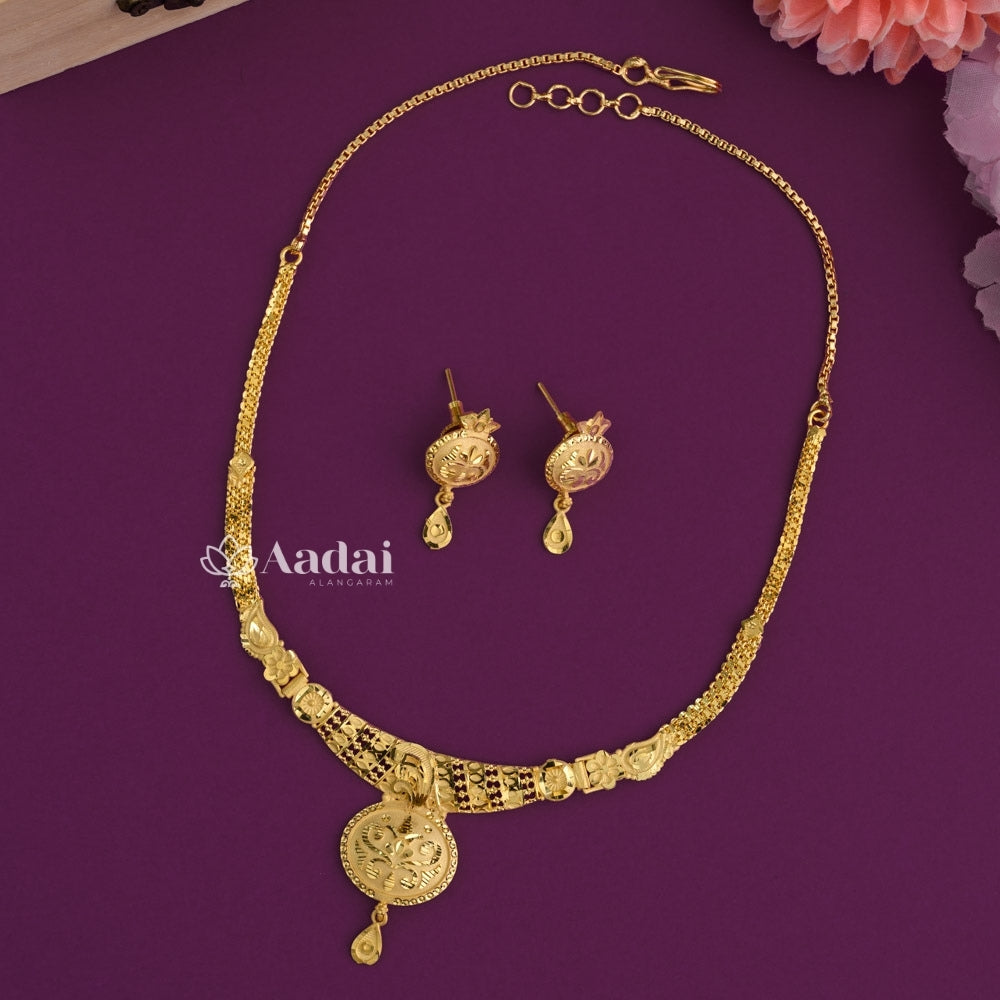 Staggering Sleek Gold Plated Forming Necklace