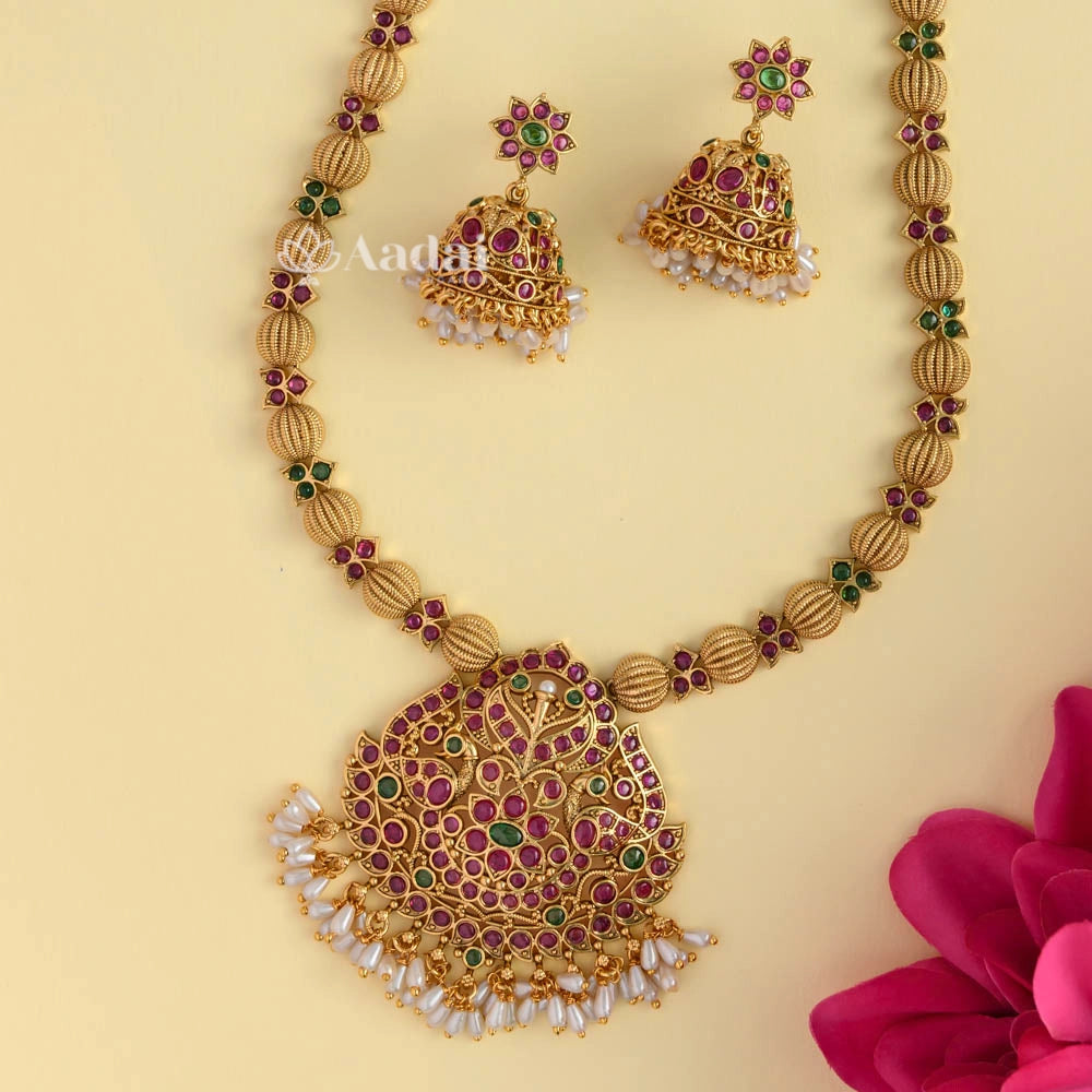 Sleek Semi Beaded With Kemp Pendant Mala