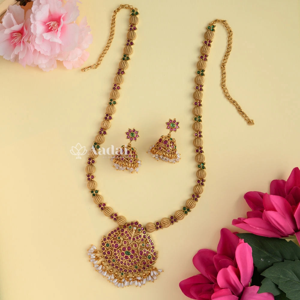 Sleek Semi Beaded With Kemp Pendant Mala