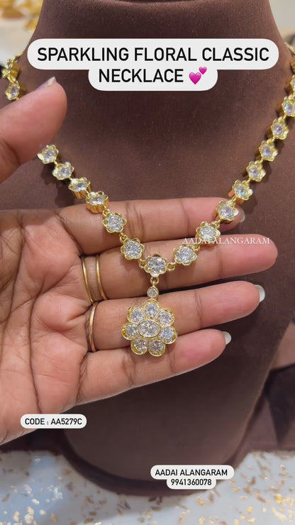 Exorbitant Kemp Floral Necklace - White