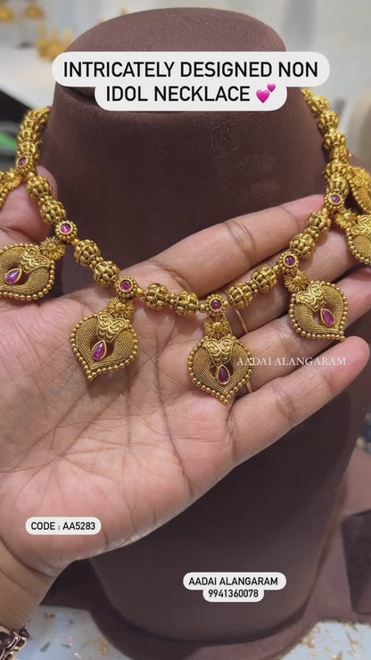 Intricately Designed Non Idol Necklace.